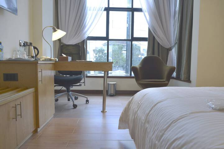 Room 13 of 36