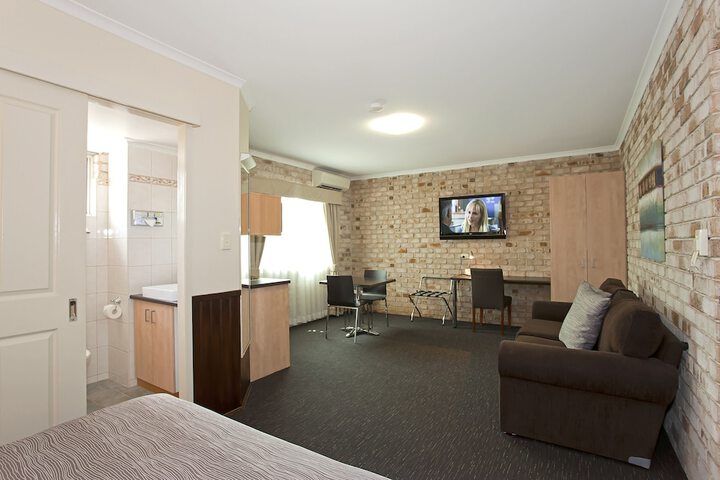 Room 17 of 47