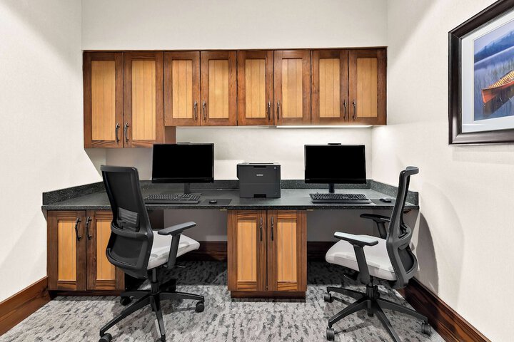 Business Center 52 of 70