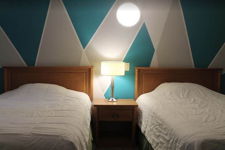 Room 11 of 18