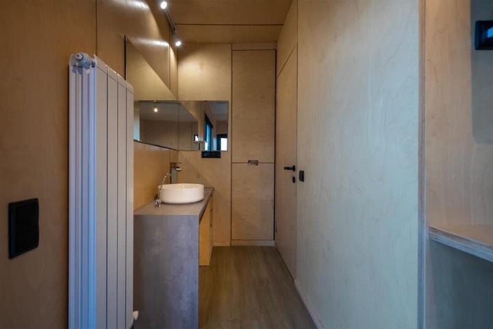 Room 2 of 34