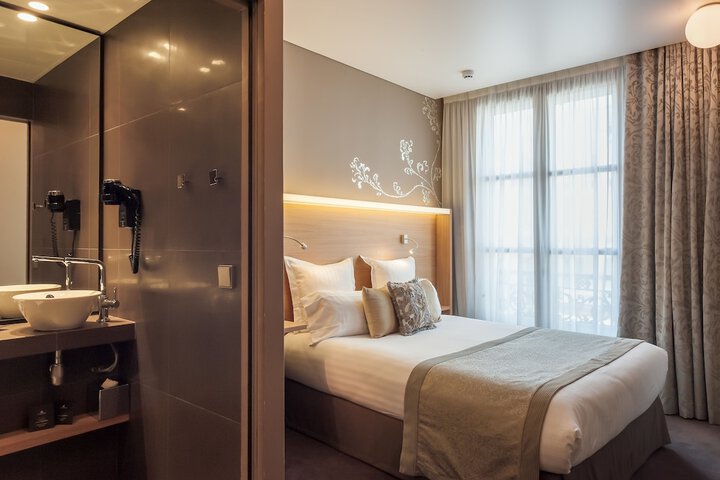 Room 14 of 124