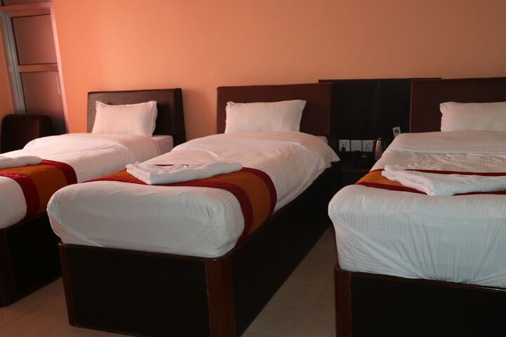 Room 8 of 18