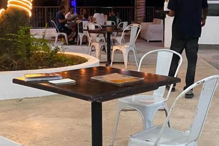 Dining 11 of 22