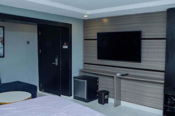 Room 3 of 63