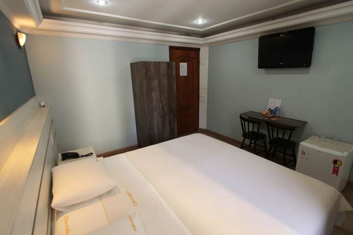 Room 9 of 35