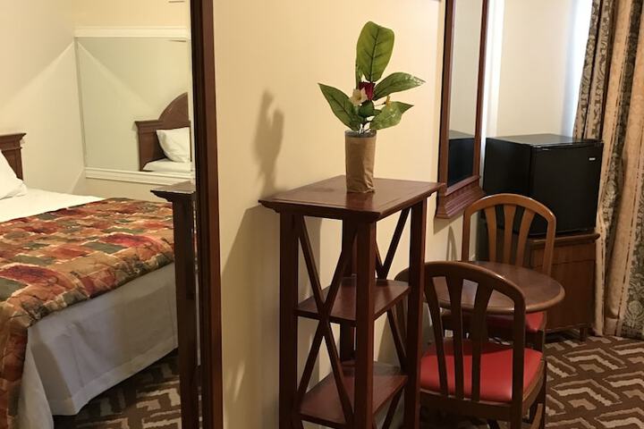 Room 12 of 28