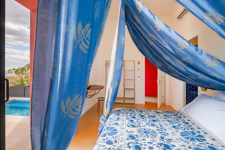 Room 4 of 65