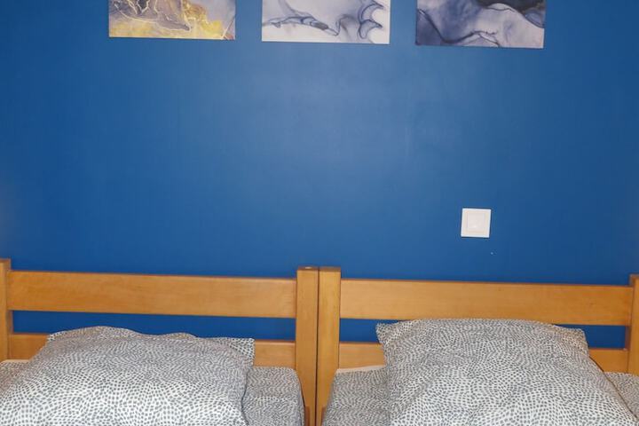 Room 6 of 28