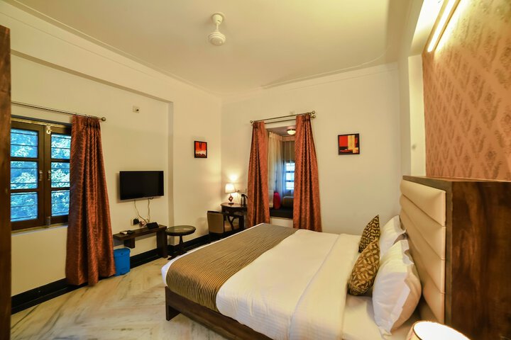 Room 7 of 32