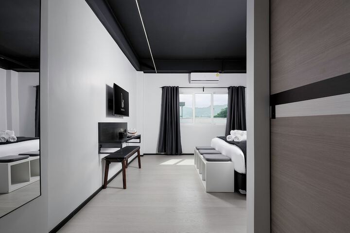 Room 2 of 56