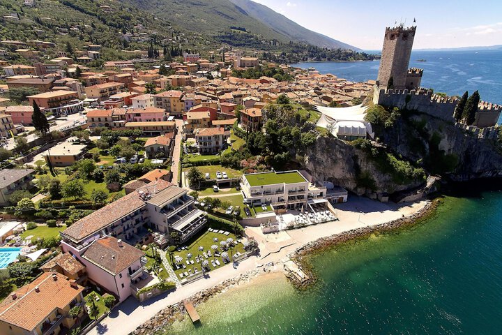 Exterior of Hotel Castello Lake Front