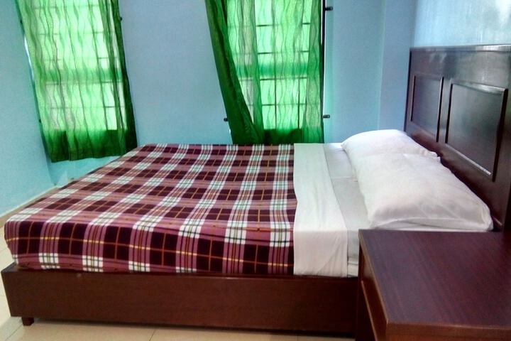 Room 7 of 28