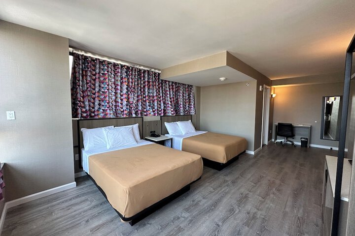 2 Double Beds (12 of 19)