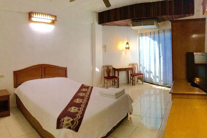 Room 13 of 37