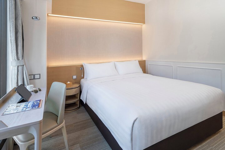 Room 20 of 37
