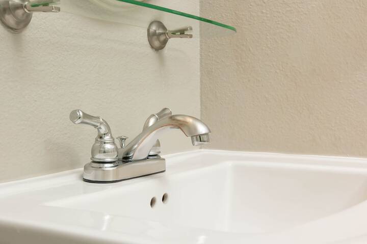 Bathroom sink