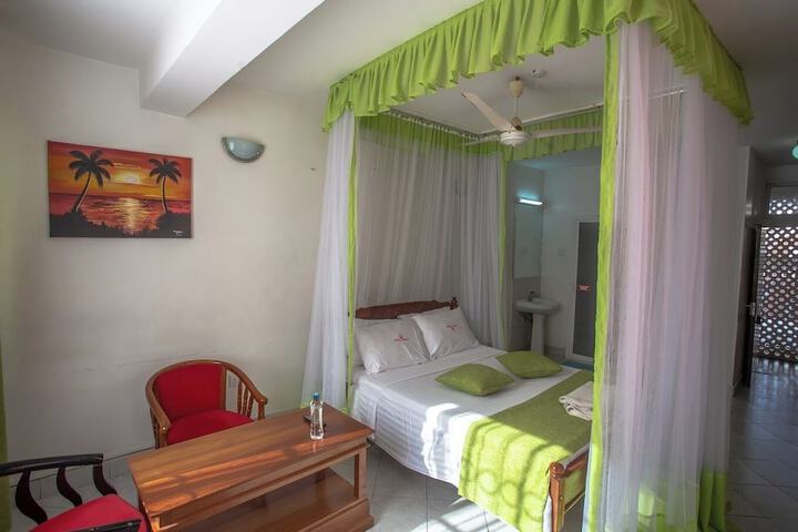 Room 11 of 41