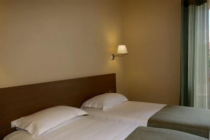 Room 14 of 48
