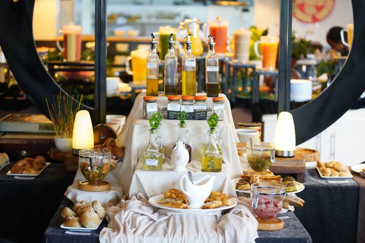 Breakfast/Coffee Service 111 of 163