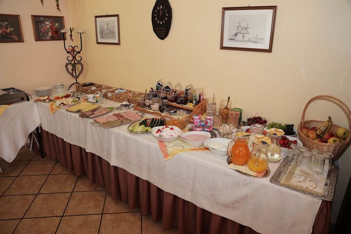 Dining 13 of 22