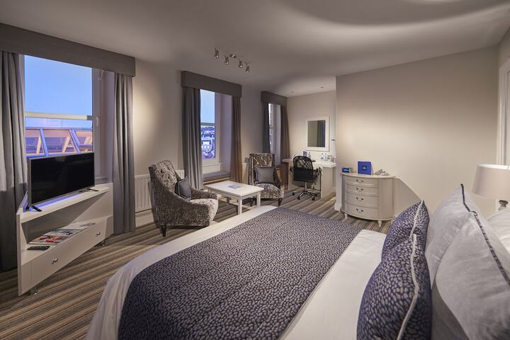 Room 10 of 30