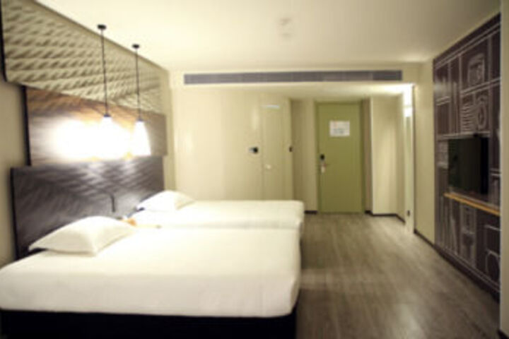 Room 37 of 79