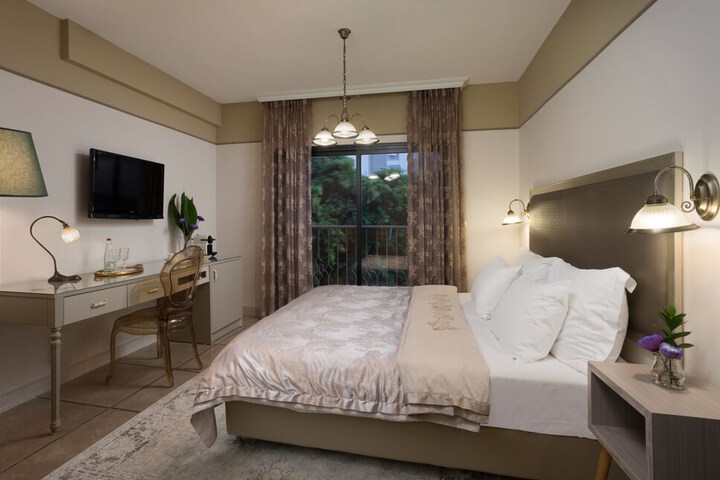 Room 7 of 38