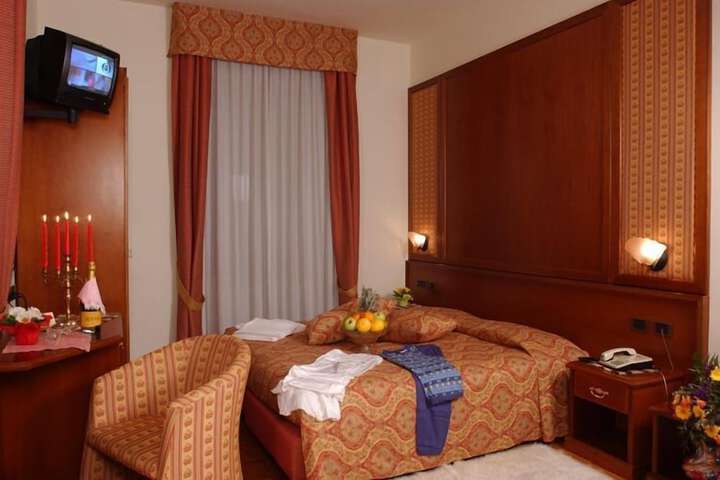 Room 7 of 35
