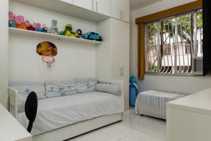 Room 8 of 17