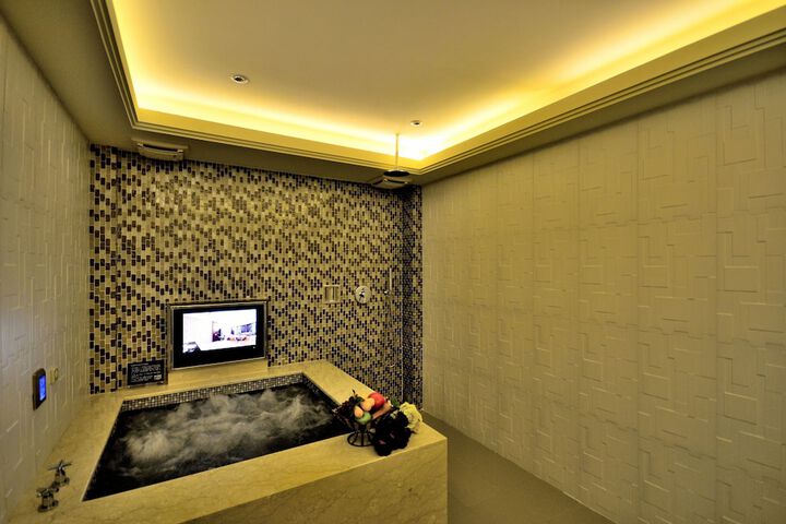 Room 42 of 57