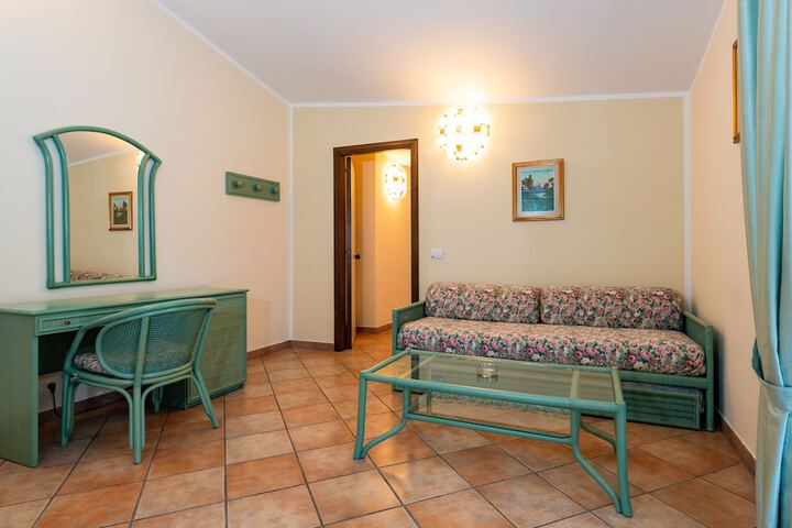 Room 35 of 74