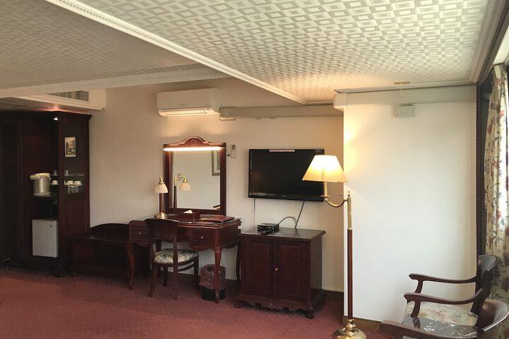 Room 8 of 44