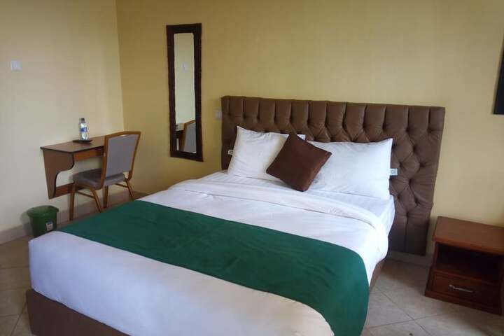 Room 8 of 25