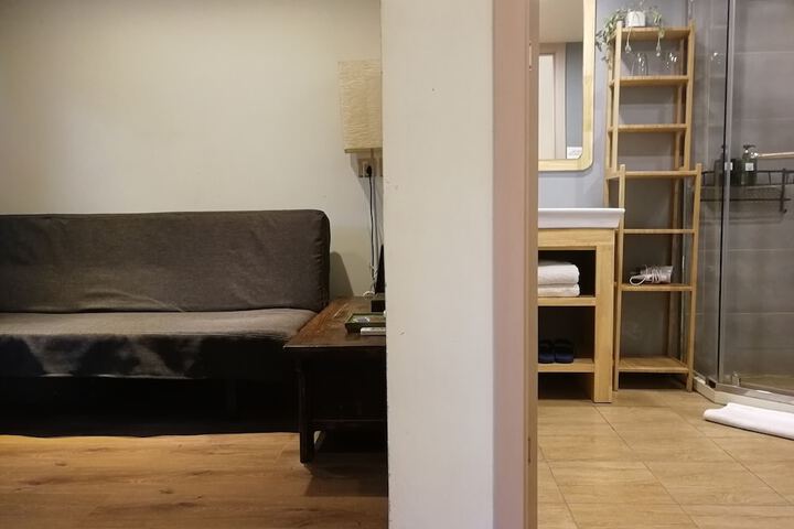 Room 4 of 74