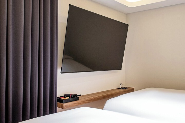 Room 32 of 56