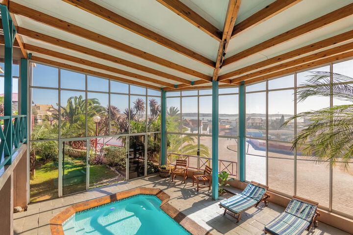 Pool Hotel