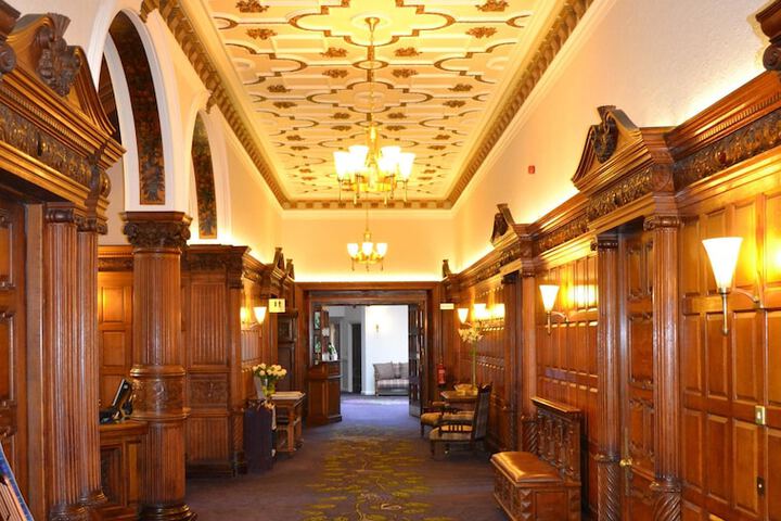 Ballroom/Hall 48 of 55