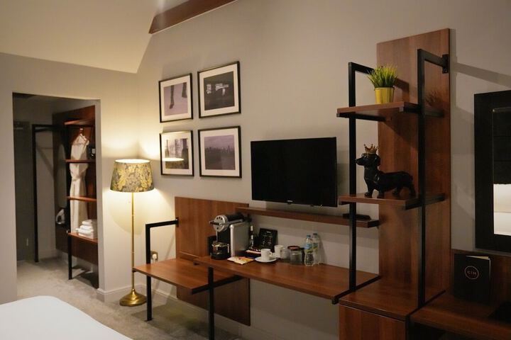 Room 16 of 105