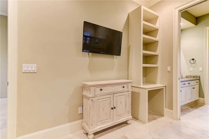 Room 3 of 33