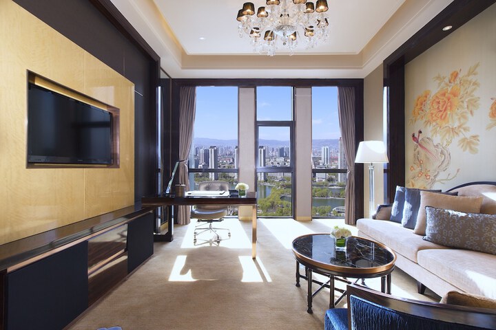 Room 15 of 42