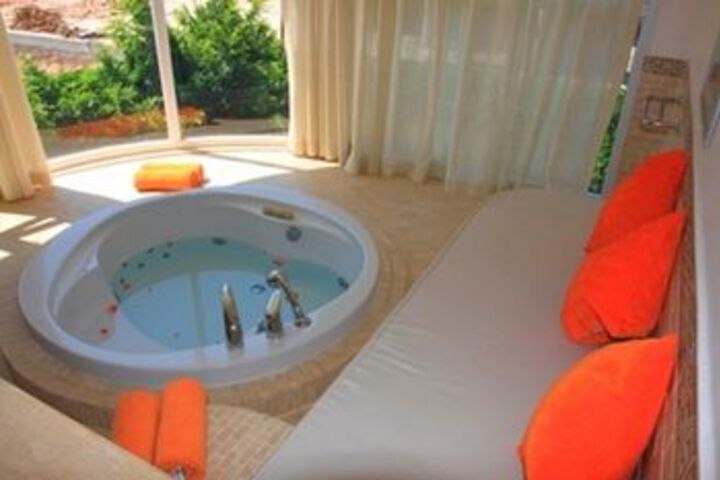 Hot Tub 15 of 26