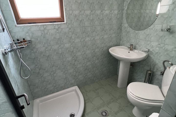 Room 70 of 98