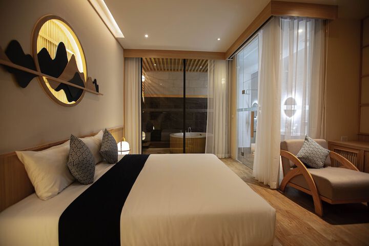 Room 3 of 67