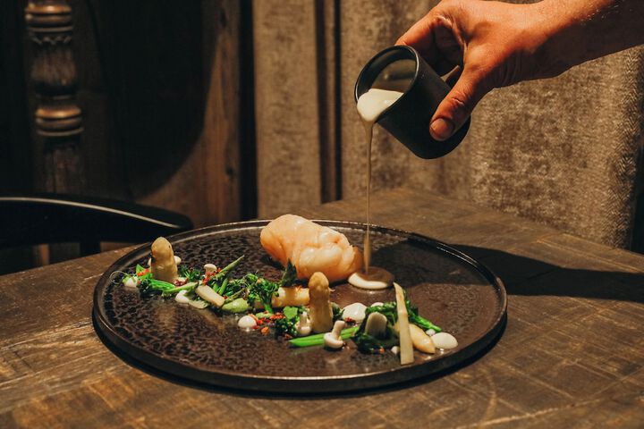 Dining 40 of 63