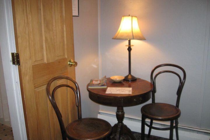 Room 12 of 16