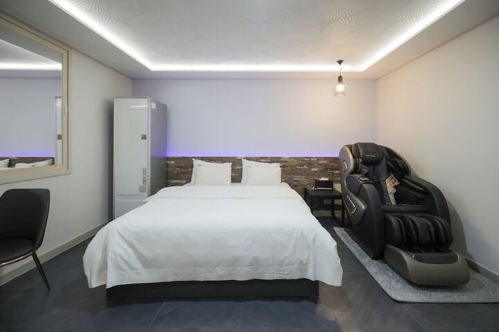 Room 52 of 84