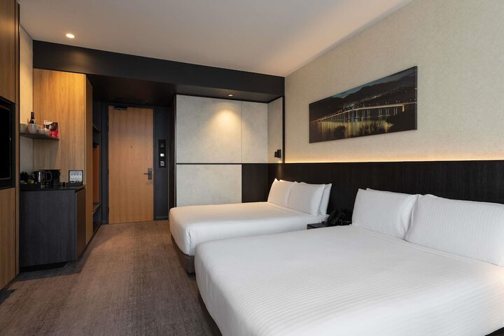 Room 20 of 172