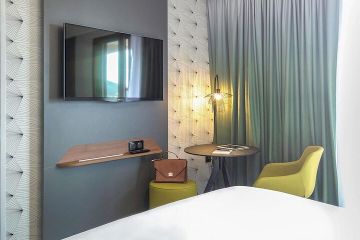 Room 25 of 132