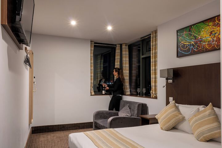 Room 7 of 63